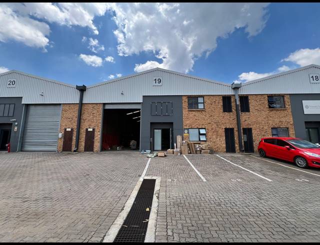 461M² WAREHOUSE TO LET IN STRIJDOMPARK